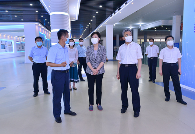濟(jì)寧市政協(xié)主席、黨組書記霍媛媛到新風(fēng)光公司調(diào)研
